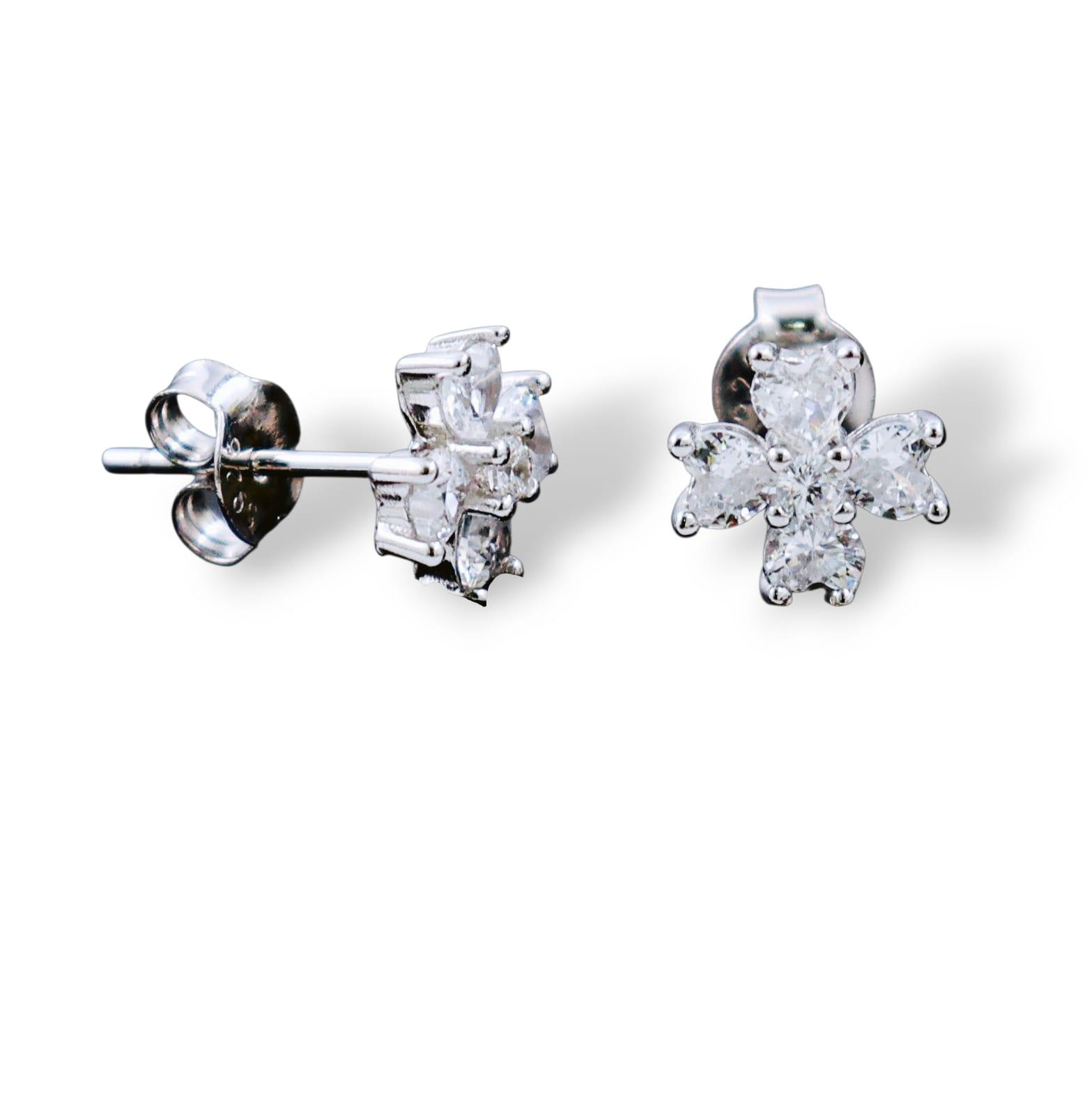 Minðuśe deteline sa kamenčićima