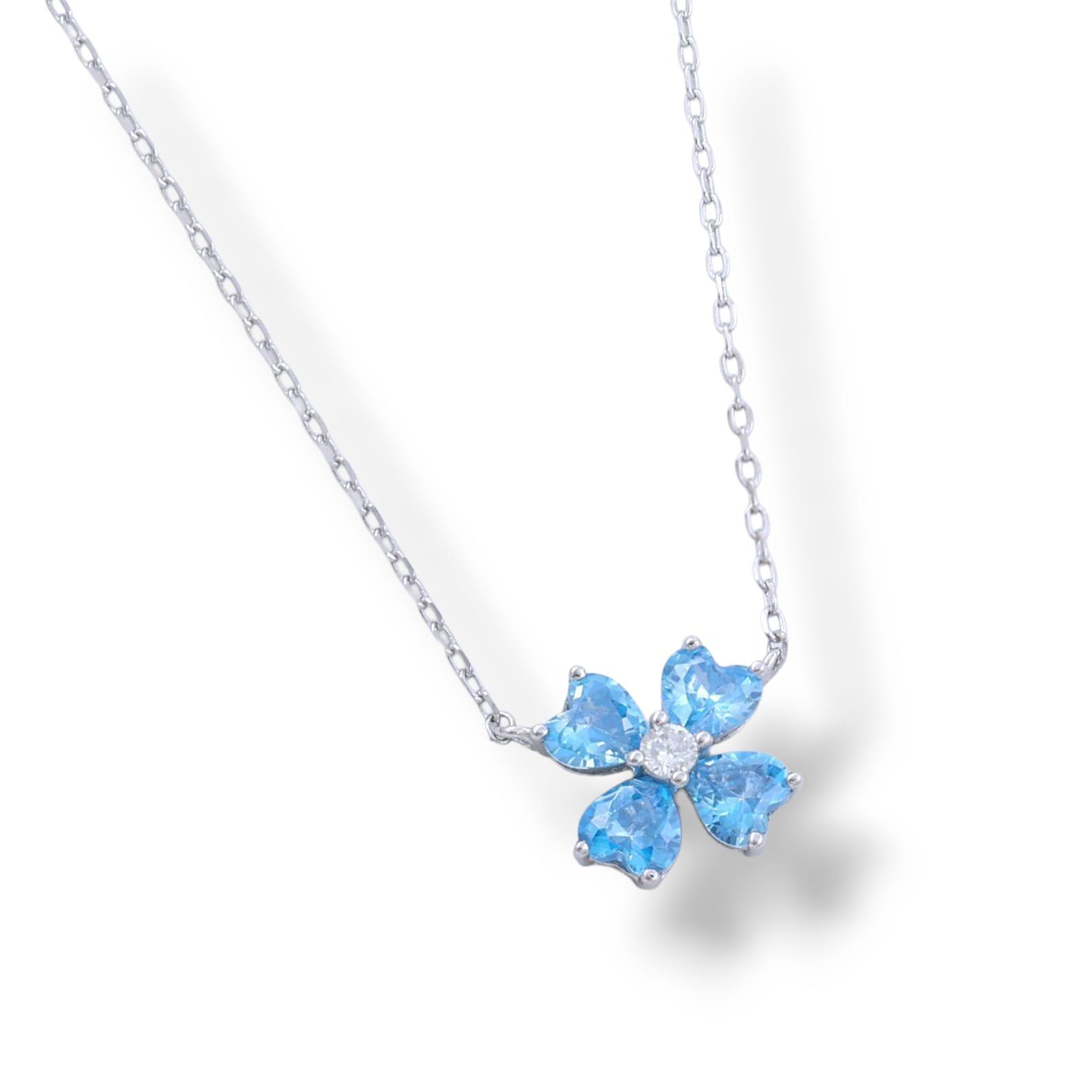 Srebrna ogrlica sa detelinama u boji