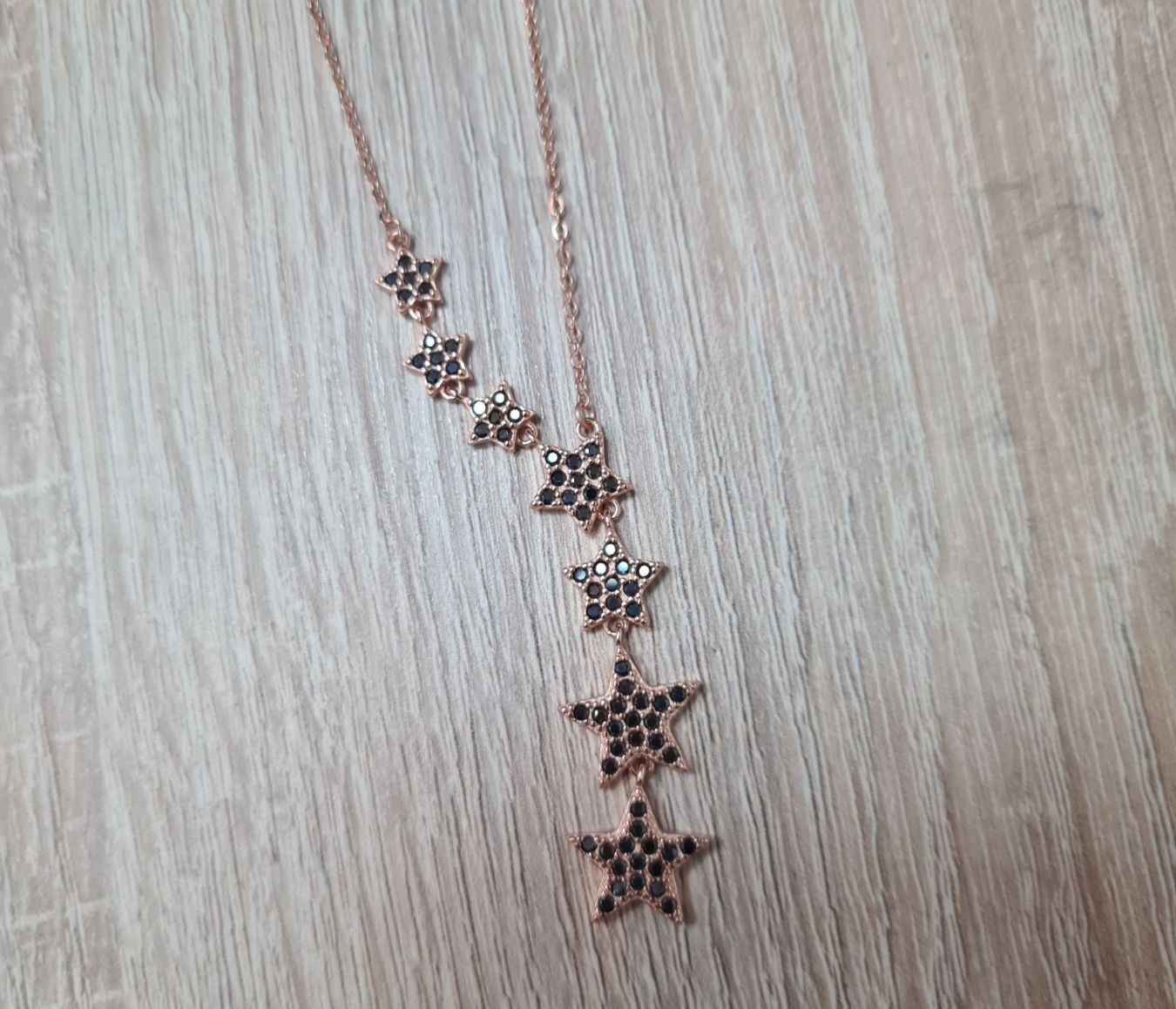 Ogrlica sa zvezdama u nizu