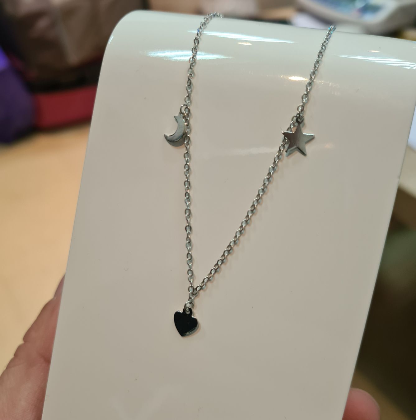 Ogrlica sa tri simbola