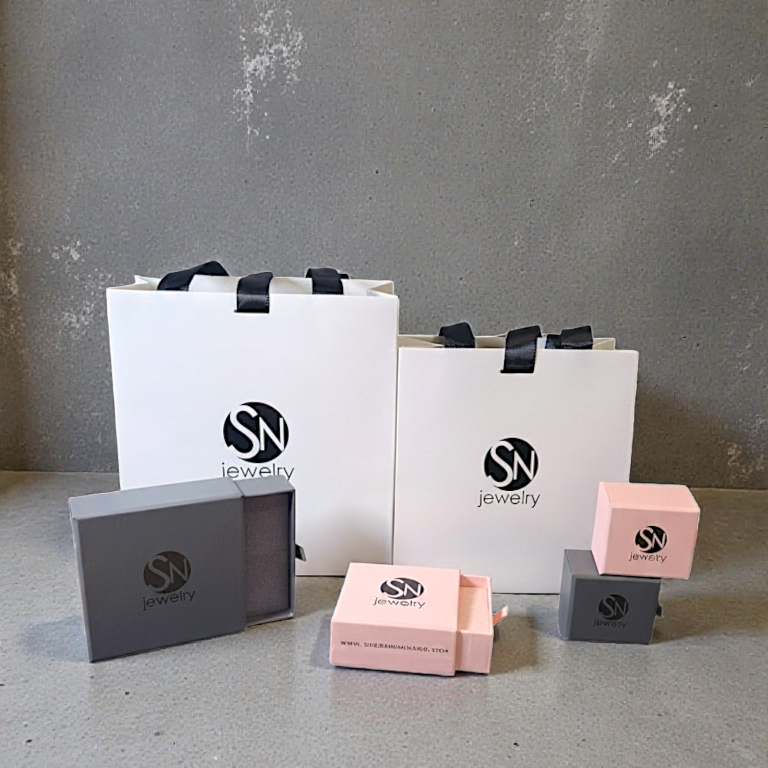 Narukvica sa dva spojena kruga