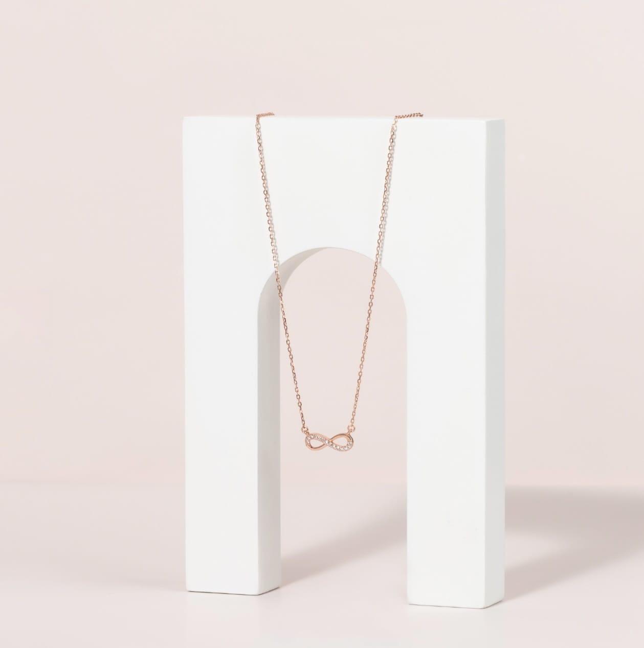 Srebrna Ogrlica Infiniti rose